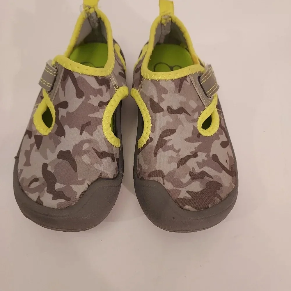 OP Little Boy Water Shoes in Size 5 (Baby)